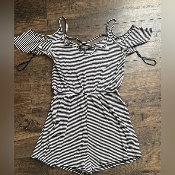 Women's Clothing Bundle: 10 Summer Items
Dress,Blouse,Tank Top,Crop Top,Size M - Picture 6 of 10